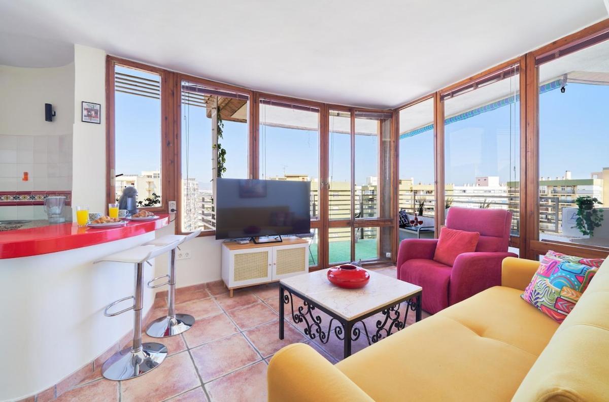 Ocean Views & Remote Work Apartment Torremolinos